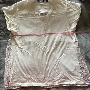 UNI QLO cap sleeve shirt size L